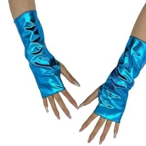 Faux Leather Fingerless Gloves in Green